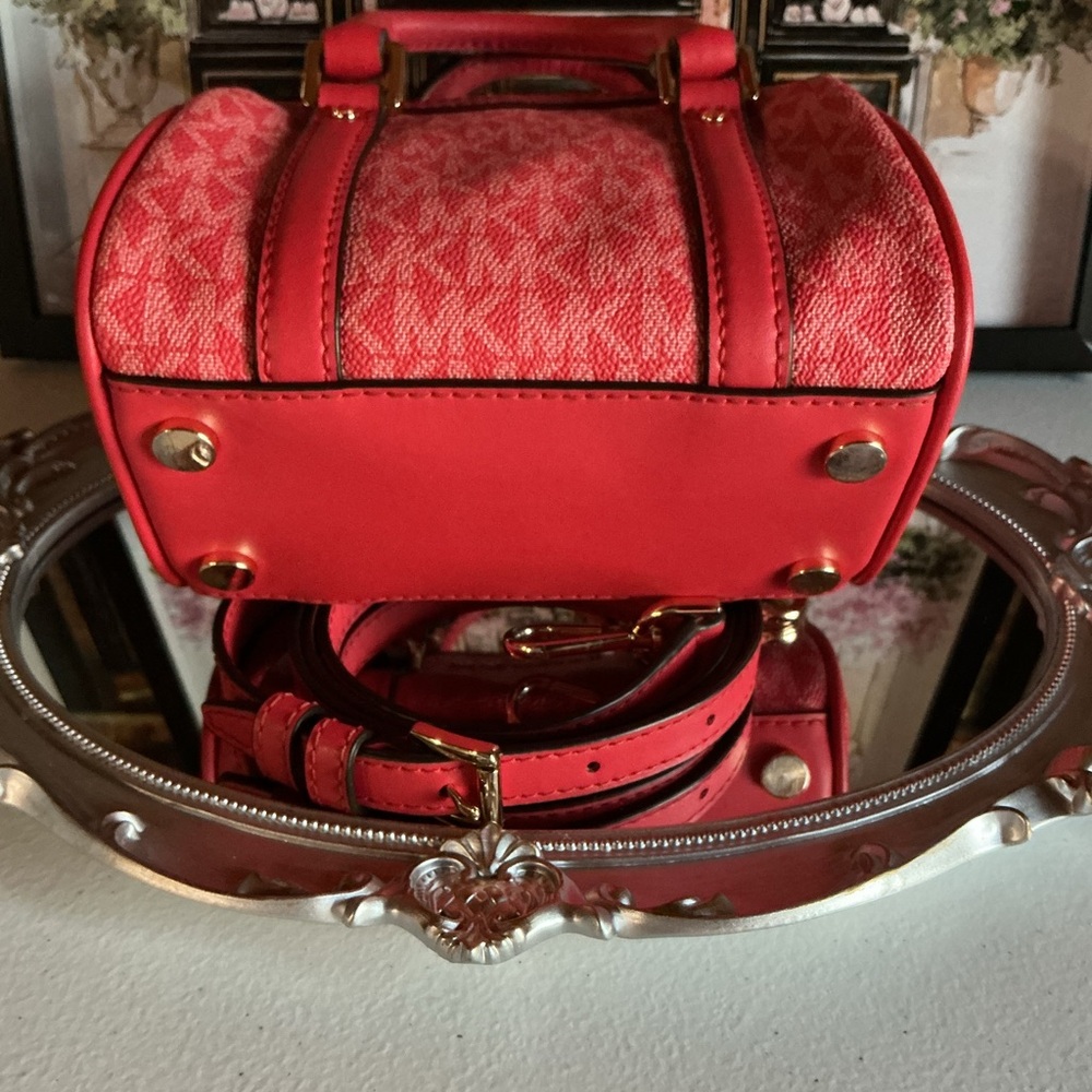 Michael Kors (NWOT)Bedford Extra-Small Duffle Crossbody - Picture 3 of 8